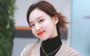 Tanpa Member Lain, Gaya Nayeon Twice Saat Berangkat ke Hawaii Curi Perhatian