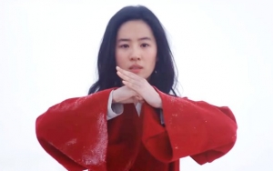 Promo Baru 'Mulan' Tampilkan Kemampuan Bertarung Liu Yifei di Medan Perang