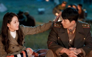 Son Ye Jin dan Hyun Bin Bermesraan di 'Crash Landing on You', Ekspresi Kocak Sang Ayah Bikin Ngakak