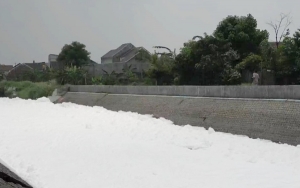 Sungai di Sidoarjo Berbusa Hingga Keluarkan Bau Tak Sedap, Begini Penjelasan BNPB