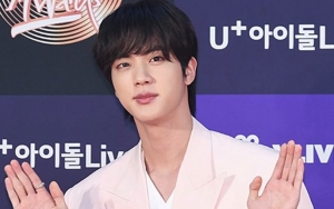 Momen Paling Bersejarah Jin BTS di V Live Ini Bikin Netizen Speechless