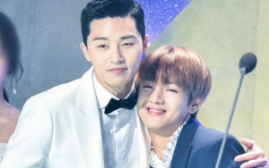 V BTS dan Park Seo Joon Kembaran Gelang, Ternyata Bukan Sembarang Perhiasan