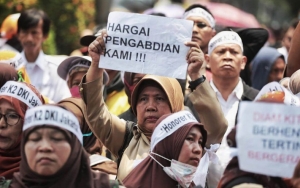 Buntut Aturan Baru, DPR Usul Guru Honorer Diangkat Jadi PNS Tanpa Tes