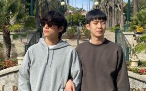 Foto Ganteng di LA, Choi Woo Shik Sambat Kacamatanya Dicolong V BTS