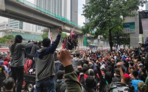 Nekat Demo Walau Hujan, Warga Tanjung Priok Beri Ancaman Ini ke Menkumham