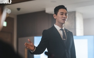 Serius Saat Bekerja, Joo Ji Hoon Berubah Jadi Pria Seksi Ketika Olahraga di Teaser 'Hyena'