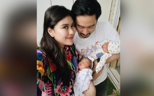Syahnaz Sadiqah dan Jeje Govinda Gelar Akikah, Baju Kegedean Si Bayi Kembar Sukses Bikin Gemas