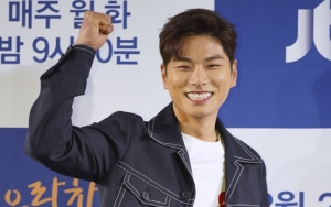 Aktor Lee Yi Kyung Beber Hubungan Mengejutkan dengan Red Velvet