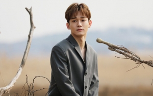 Foto Beredar, Begini Dandanan Chen EXO Saat Ajak Calon Istri Bumil Makan Mi