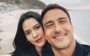  Mesranya Raisa-Hamish Daud Di Kondangan Saingi Pengantin, Baju Batik Merah Bikin Terpana