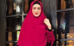 Mulan Jameela 'Anggota DPR' Bertugas Kunjungi Kemlu, Gaya Hijab Jadul Disorot