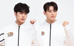 Yoo Seon Ho Cerita Mandi Bareng Cha Eunwoo Cs di Awal Pertemuan 'Handsome Tigers'