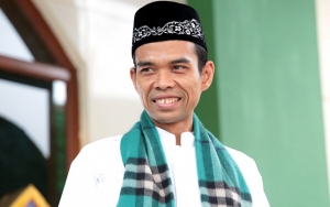 Mantan Istri Tolak Diceraikan, UAS Malah Asyik Ke Brunei Hingga Dapat Gelar Profesor