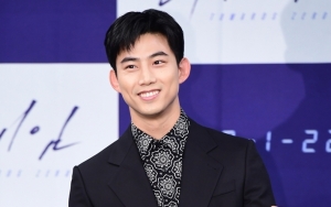 Ponsel Taecyeon 2PM di 'The Game: Towards Zero' Bikin Fans Salfok Saking Mahalnya