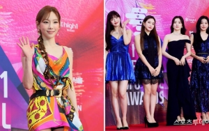 SMA 2020: Tae Yeon Ternyata Digoda Red Velvet Saat Pose Pegang Piala Daesang di Panggung