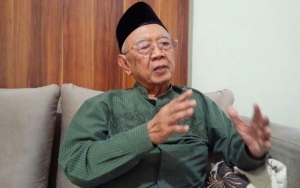 Usai Dilayat Jokowi, Jenazah Gus Sholah Langsung Diterbangkan ke Jombang