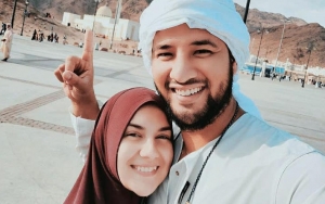  Diajak Nonton Bareng, Gemasnya Ammar Zoni Bak Bayi Ketiduran Di Bahu Irish Bella