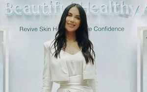 Pamer Foto di Atas Ranjang dan Tulis Caption Ini, Aksi Sophia Latjuba Bikin Netizen Deg-Degan