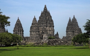 Umat Hindu Sembahyang di Luar Pagar Wisata Prambanan Jadi Sorotan, Ini Kata PHDI