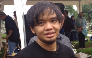 Yanti Noor Dimakamkan Satu Liang Lahat Dengan Chrisye, Sang Putra Ungkap Alasan