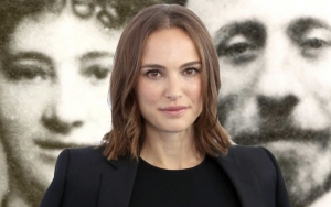 Oscar 2020: Tak Ada Sutradara Wanita, Natalie Portman Protes Keras Lewat Gaun Ini