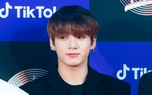 Jungkook BTS Dikira Tenteng Kotak Bekal dari Amerika, Ternyata Barang Mahal Ini