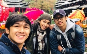  Jadi Pengiring Lamaran Kakak, Penampilan Adik Tampan Hito Caesar Pakai Beskap Curi Perhatian