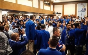 Kongres PAN Ricuh Lagi, Aksi Saling Lempar Kursi Pun Terjadi