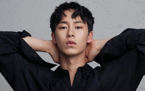 Lee Jae Wook Ganteng Abis di Foto Perdana 'I'll Go to You When the Weather is Nice'
