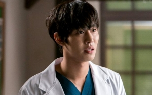 Abs Ahn Hyo Seop di 'Romantic Doctor, Teacher Kim 2' Curi Fokus Meski Cuma Ditampilkan 2 Detik