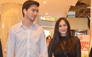 Aura Kasih Akhirnya Ungkap Alasan Sebenarnya Suami Hapus Foto Bareng di Instagram