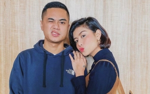 Maskeran Bareng, Awkarin dan Pacar Malah Disebut Makin Mirip 