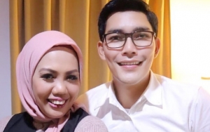 Ely Sugigi Cantik Berhijab Bak Puteri Indonesia, Sang Pacar Dituding Pegang-Pegang Calon Putri Tiri