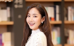 Sering Pakai Seragam SMA, Park Min Young Minta Kemurahan Hati Penonton Drama