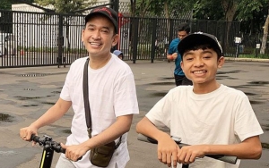 Telaten Banget, Ruben Onsu Bantu Betrand Peto Bersih-Bersih Badan Pasca Sunat