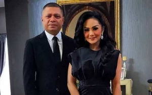 Krisdayanti Beri Kejutan Kue Bertabur Uang Dollar di Ultah Mewah Raul Lemos