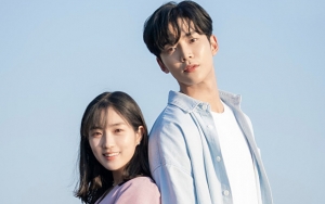 Romantis, Kim Hye Yoon - Rowoon Reka Ulang Adegan 'Extraordinary You' di 'Let's Eat Dinner Together'