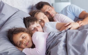 Usai Atur Peran Suami-Istri, RUU Ketahanan Keluarga Wajibkan Kamar Ortu-Anak Terpisah
