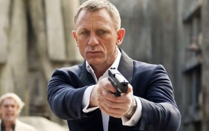 Daniel Craig Kembali Beraksi sebagai James Bond di Poster Baru 'No Time To Die'