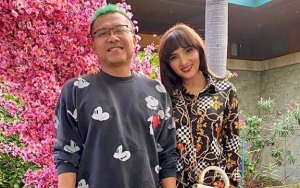 Ashanty dan Anang Bak Pengantin Baru Tirukan Pose Pasangan Drama 'Crash Landing On You'