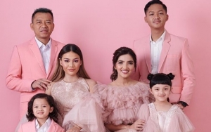 Baru Buka, Bisnis Kue Keluarga Anang Hermansyah Dipuji Habis-Habisan Oleh Food Vlogger
