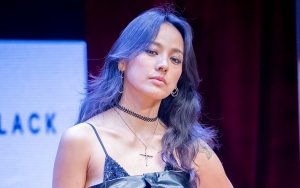 Lee Hyori Umbar Belahan Dada di Pemotretan, Usung Gaya Rambut Sanggul Tuai Pujian