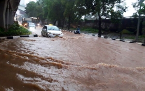 Trending Topik, Banjir Kembali Rendam Sejumlah Wilayah Jakarta Melebihi 1 Meter