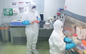 Ilmuwan AS Ini Tetap Ngotot Corona Sebagai Senjata Biologis yang 'Lolos' Dari Lab Tiongkok