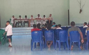 Sungguh Terlalu! Puluhan Siswa NTT Dihukum Makan Kotoran Manusia