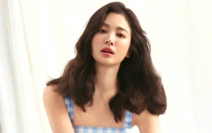 Song Hye Kyo Narsis Bareng Model 15 Tahun Lebih Muda, Visual Jadi Sorotan