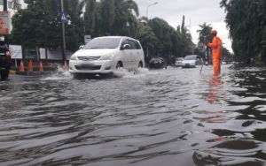 Viral Tips Praktis Cegah Air Banjir Masuk Rumah, Tak Butuh Biaya Besar