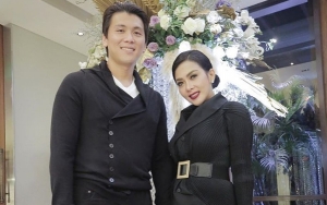 Syahrini Pose Adu Hidung di Ultah Nikah, Reino Ditagih Bayi Jepsun Hingga Kado Mewah