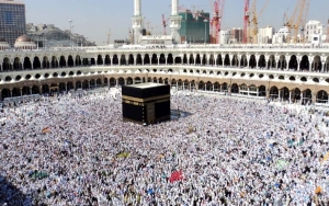 Arab Saudi Setop Umrah Akibat Corona, Kemenhub Malah 'Nekat' Berangkatkan Jemaah