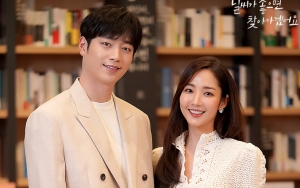 Park Min Young Pamer Ditemani Seo Kang Joon Bangun Boneka Salju di Lokasi Syuting